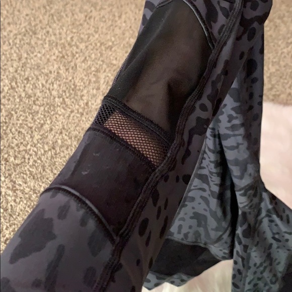 RARE Lululemon MESH Tight - Picture 4 of 7